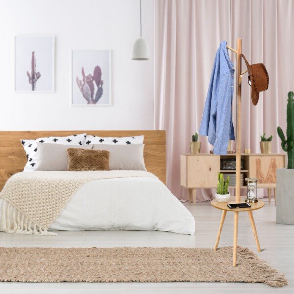 Medinė drabužių kabykla su 4 pakabomis (Natūrali)