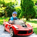 Elektrinis vaikiškas automobilis su LED žibintais ir atidaromomis durelėmis (Raudona)