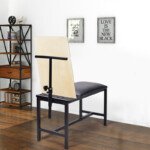 Profesionalus studijos suoliukas su reguliuojamo aukščio atrama piešimui (Juoda)