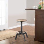 Reguliuojamo aukščio baro kėdė su medžio ir metalo detalėmis ir atrama kojoms (Juoda)