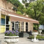 Tiesiamoji markizė su rankiniu valdymu 3m x 2.5m (Ruda)