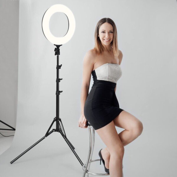 Reguliuojamas LED žiedinis šviestuvas su stovu (Juoda)