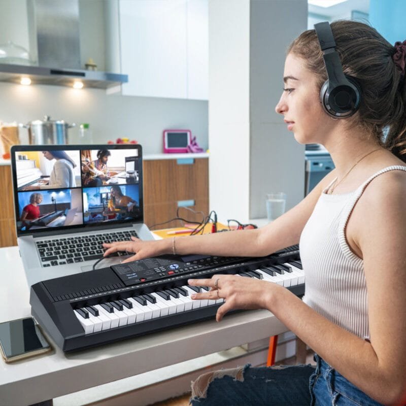 Elektroninis 61 klavišo instrumentas su mikrofonu (Juoda ir balta)