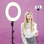 Reguliuojamas LED žiedinis šviestuvas su stovu (Juoda)