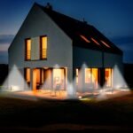 Saulės šviestuvas su judesio davikliu 30 LED (Juoda)