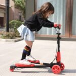 Vaikutis paspirtukas su keturiais ratukais ir rankiniu stabdžiu (Raudona)