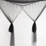 Kupolo formos lovos baldakimas su tinkleliu nuo uodų ir dekoratyviniais burbuliukais (Juoda)