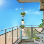 Teleskopinis kampinis vonios lentynų stovas su 4 reguliuojamomis lentynomis (Sidabrinė)