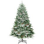 195 cm aukščio dirbtinė eglė su sniego imitacija pušies kankorėžiais ir raudonomis uogomis (Žalia)