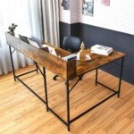 L formos kampinis rašomasis stalas su lentynomis (Ruda)