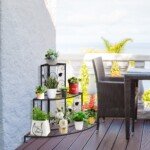 Trijų pakopų kampinis augalų stovas su lapų raštais (Juoda)