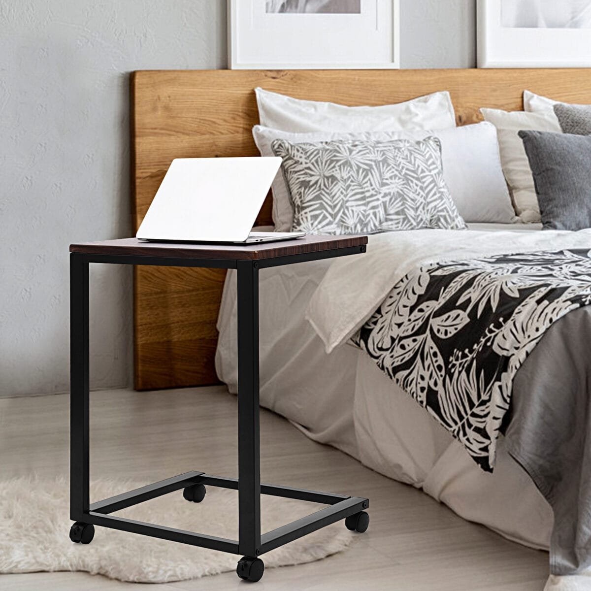 Stalas su ratukais ir stalčiumi (Ruda)