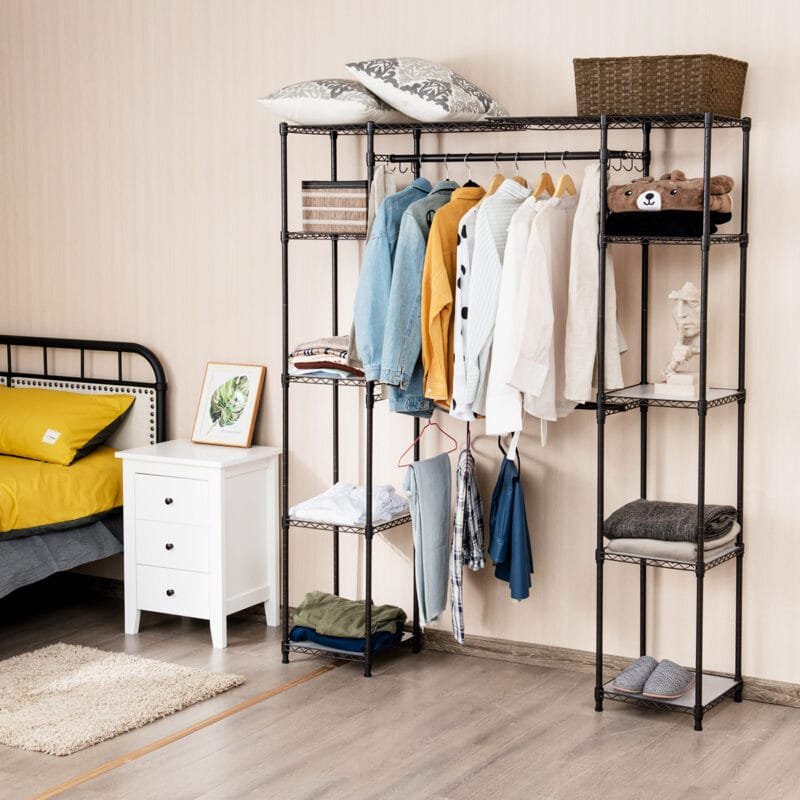 Reguliuojamo aukščio drabužių kabykla su lentynomis (Juoda)