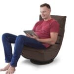 Reguliuojamo kampo ir 360° besisukantis grindų krėslas (Ruda)