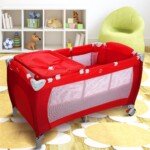 Daugiafunkcinė kelioninė lovelė-maniežas su supimo funkcija (Raudona)