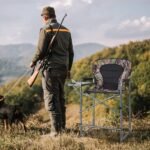 Tvirtas sulankstomas medžioklės kėdė su staleliu (Kamufliažinė)
