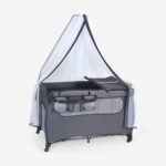 Kompaktiška vaikiška kelioninė lovytė su vystymo stalu ir maniežu (Pilka)