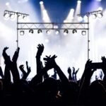 Metalinis DJ apšvietimo stovas su reguliuojamu aukščiu ir ištraukiamomis T formos sijomis (Juoda)