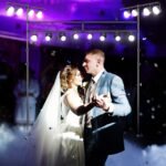 Metalinis DJ apšvietimo stovas su reguliuojamu aukščiu ir ištraukiamomis T formos sijomis (Juoda)