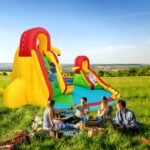 Pripučiama pilis su vandens čiuožykla ir laipiojimo sienele (Spalvota)