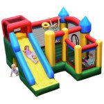 Pripučiama pilis su čiuožykla ir daugybe žaidimų erdvių (Spalvota)