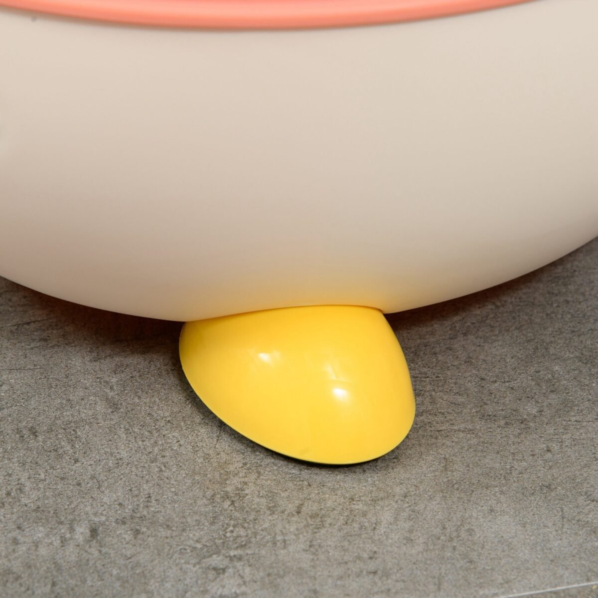 Neslystantis vaikiškas puodukas su išimamu dubeniu