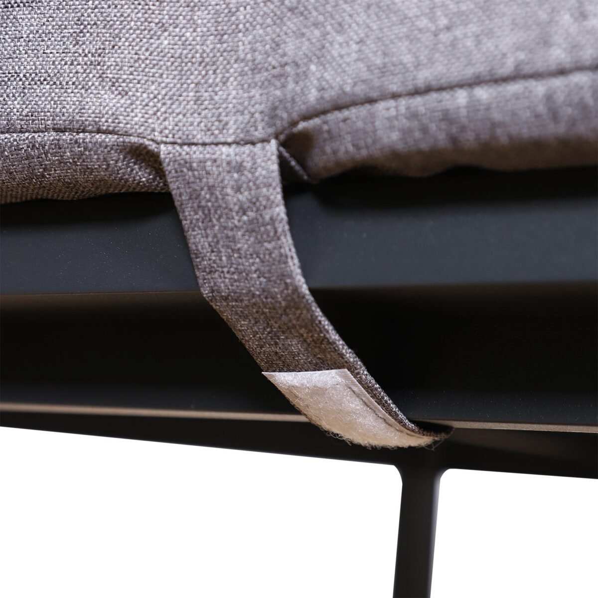 Keturių dalių lauko baldų komplektas su aliuminio rėmu ir staliuku su integruota daiktadėže