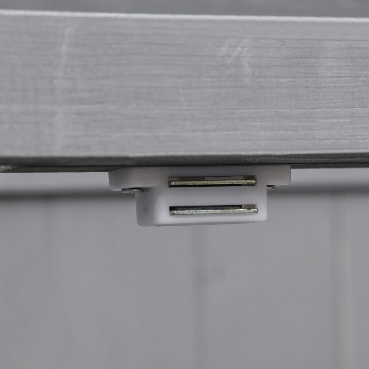 Sodo įrankių spinta su pakeliamu dangčiu atspari oro sąlygoms