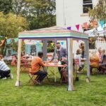 Sulankstomas paplūdimio paviljonas 2x2 m su smėlio maišais ir nešiojimo krepšiu (Spalvotas)