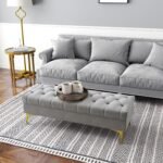 Velvetinė banketė su auksinėmis kojelėmis