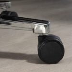 Ergonomiška biuro kėdė su atlošimo funkcija ir ištraukiama kojų atrama