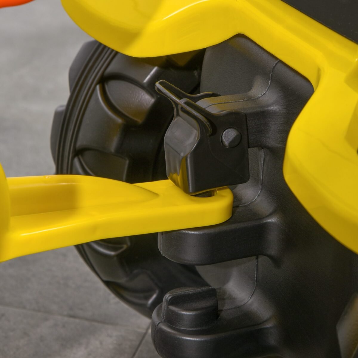 Minamas traktorius vaikams su priekaba ir įrankiais