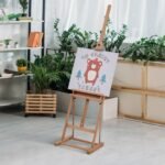 Reguliuojamo aukščio ir kampo buko medienos molbertas su lentyna