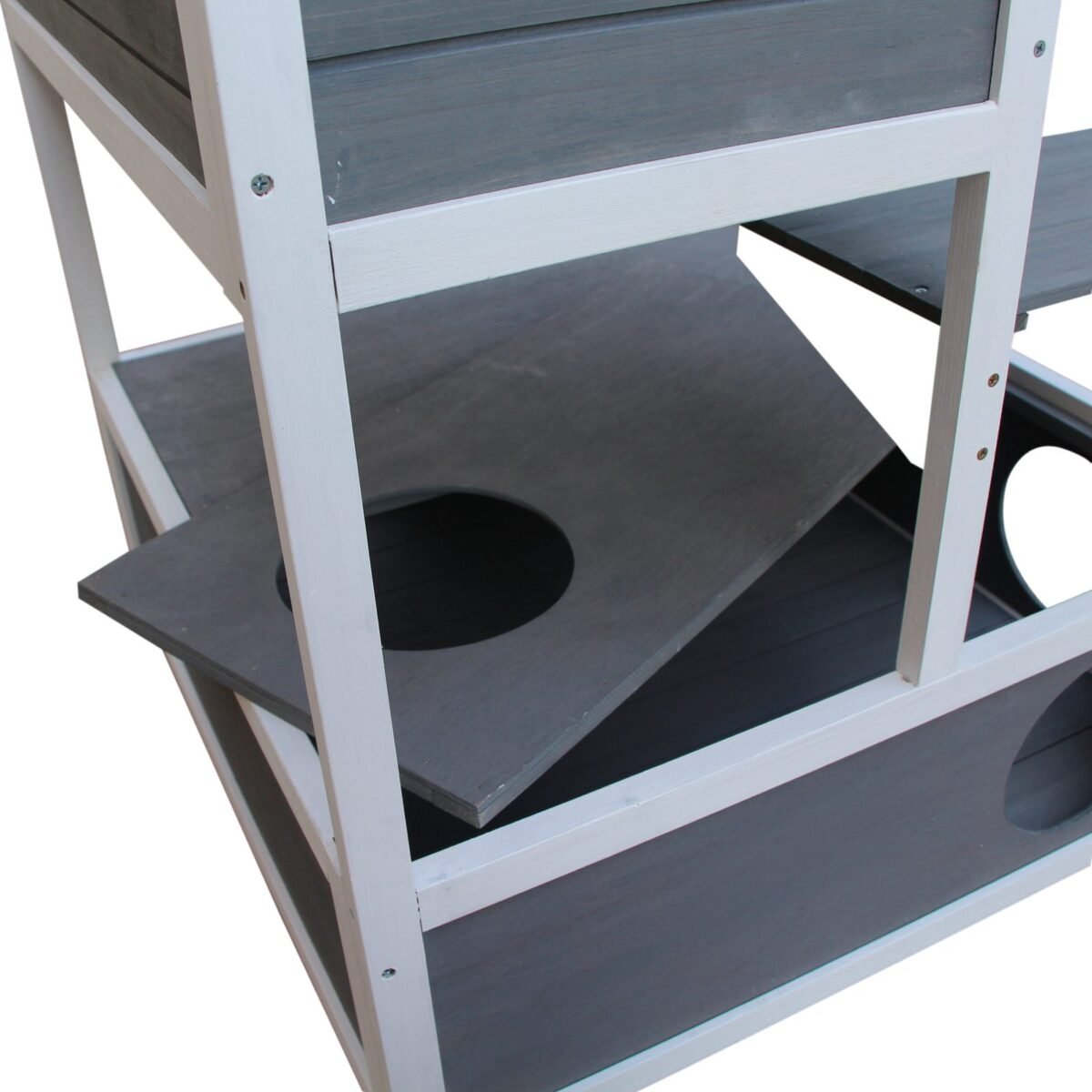 Lauko kačių keturių aukštų namelis su terasa