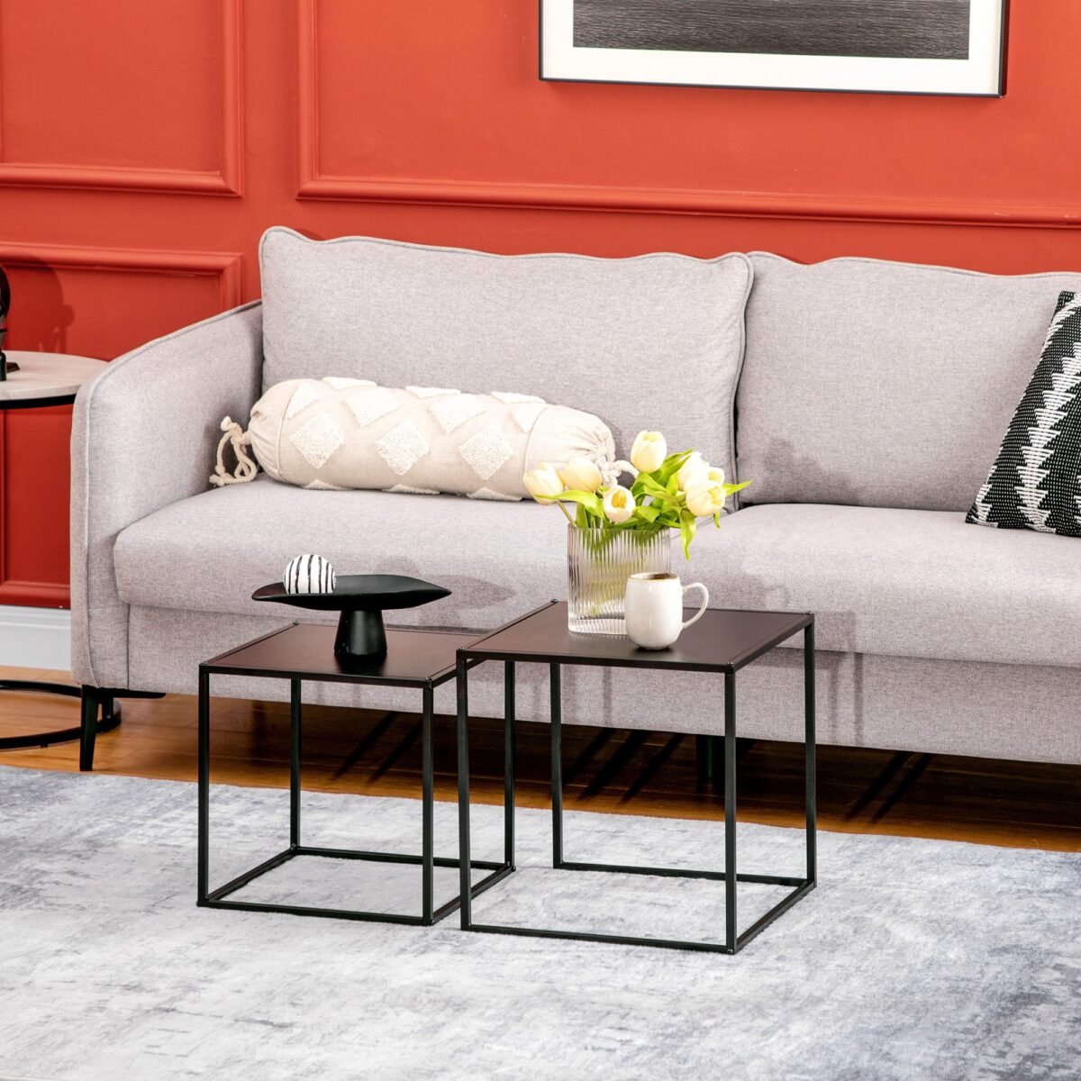 Dviejų dalių įstumiamų kavos staliukų komplektas