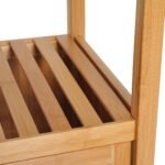 Pastatoma siaura aukšta vonios spintelė su lentynomis ir žaliuzinėmis durelėmis