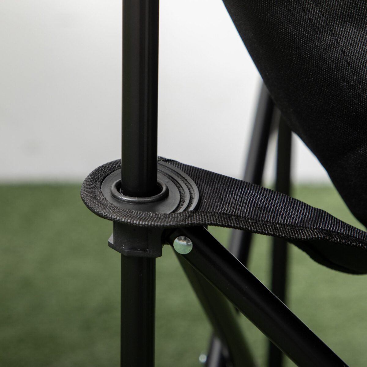 Sulankstoma kempingo kėdė su plieniniu rėmu ir transportavimo krepšiu