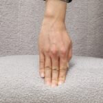 Supamasis krėslas su storu paminkštinimu ir meškiuko audinio apmušalu