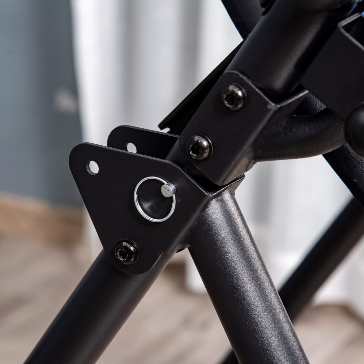 Reguliuojamo aukščio sulankstomas inversinis stalas