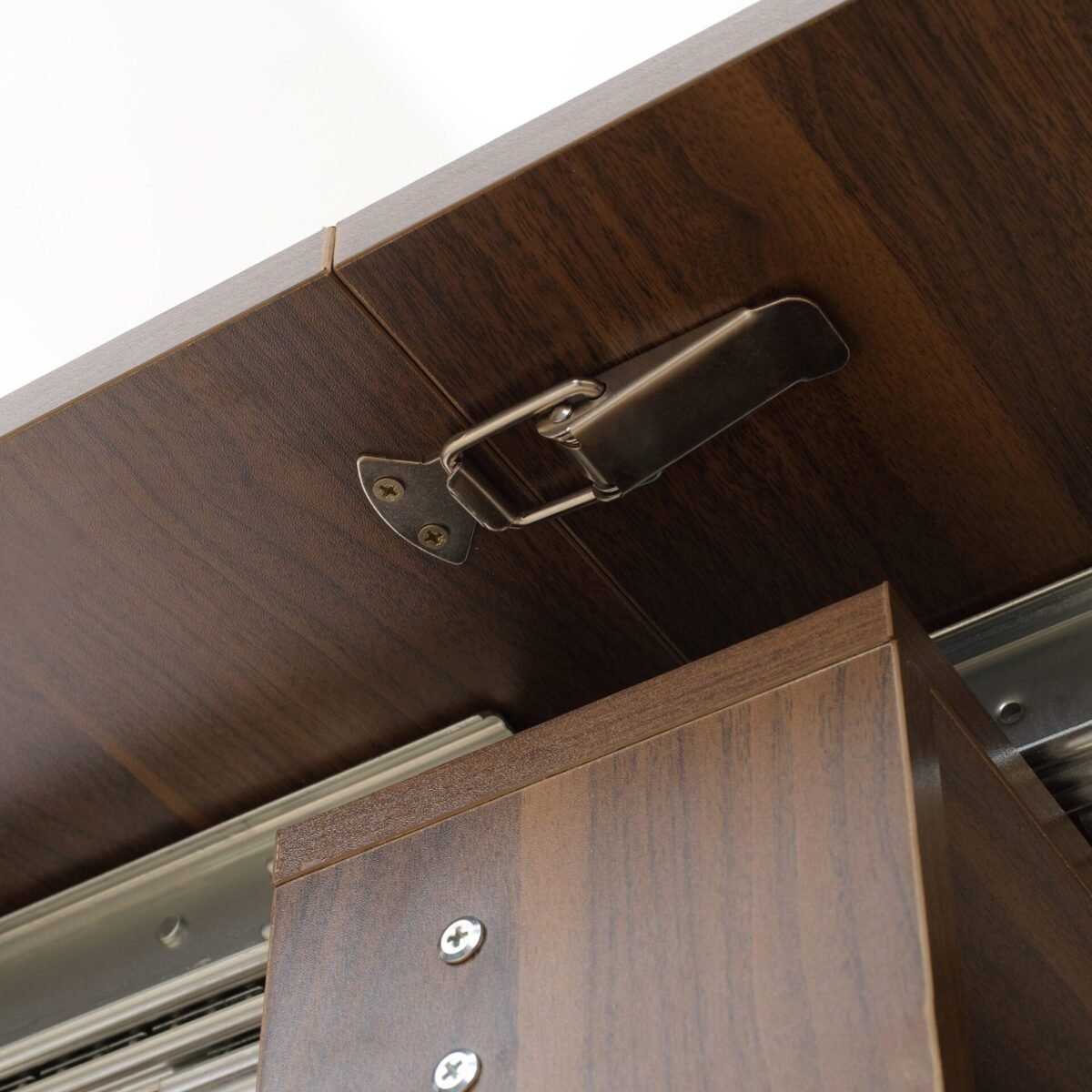 Kompaktiškas išskleidžiamas valgomojo stalas