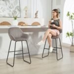 Dviejų baro kėdžių komplektas su aksominiu apmušalu, porankiais ir integruotu pakoju