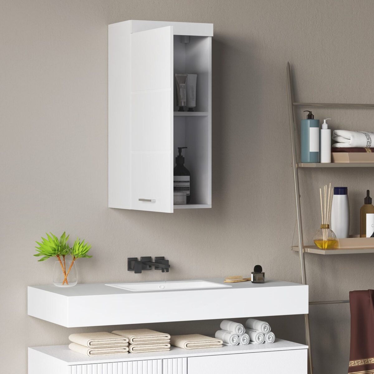 Pakabinama dviejų lygių vonios spintelė