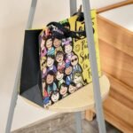 Moderni drabužių kabykla su lentyna ir 8 kabliukais