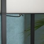 Pastatomas šviestuvas su trimis lentynomis