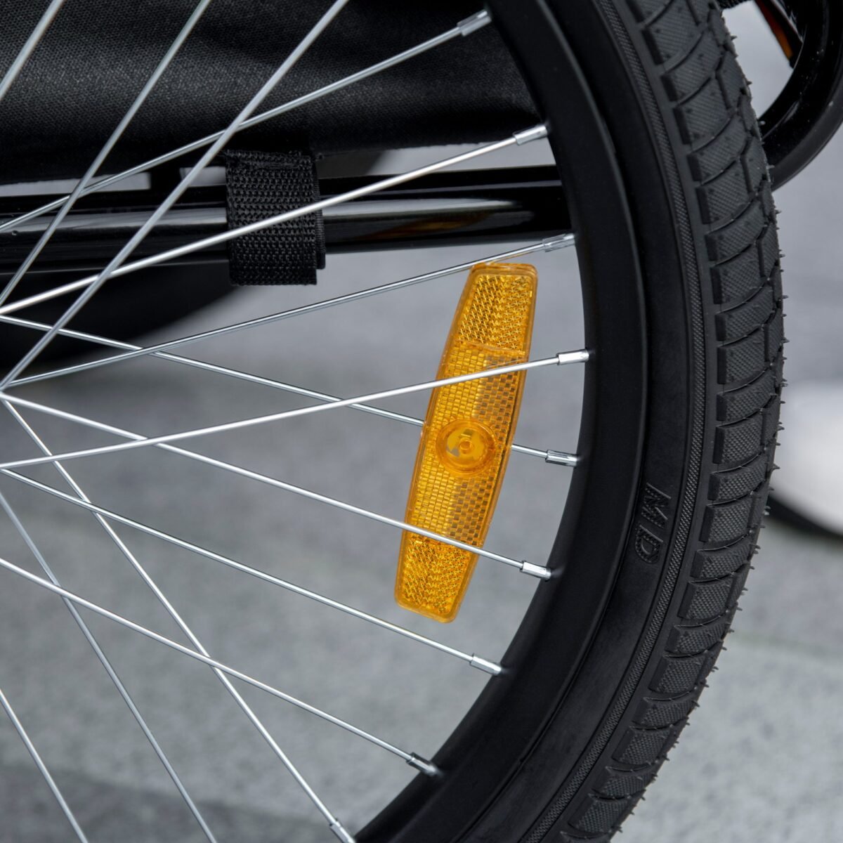 Sulankstoma vandeniui atspari dviračio priekaba šunims