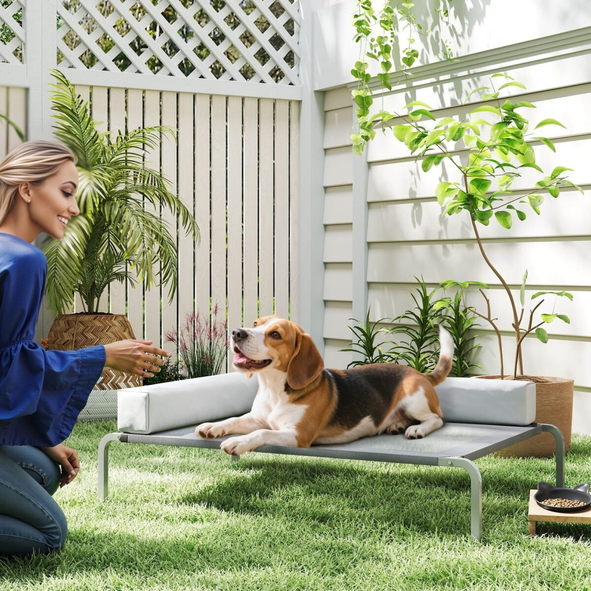 Pakelta lauko šuns lova su L formos pagalve