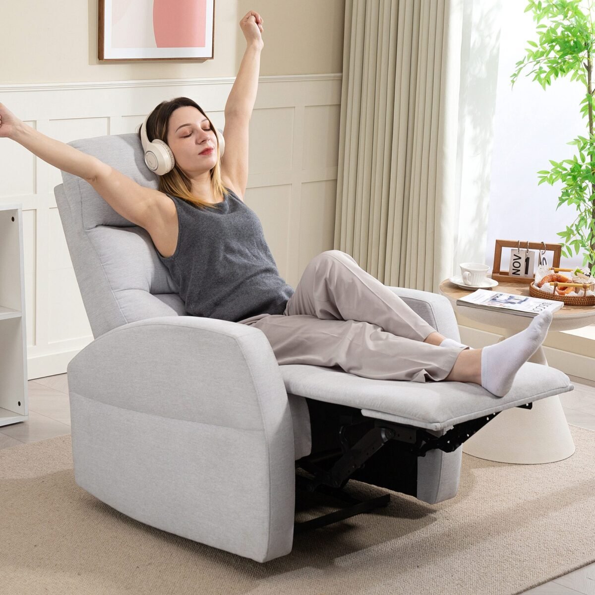 Atlošiamas krėslas su integruota kojų atrama