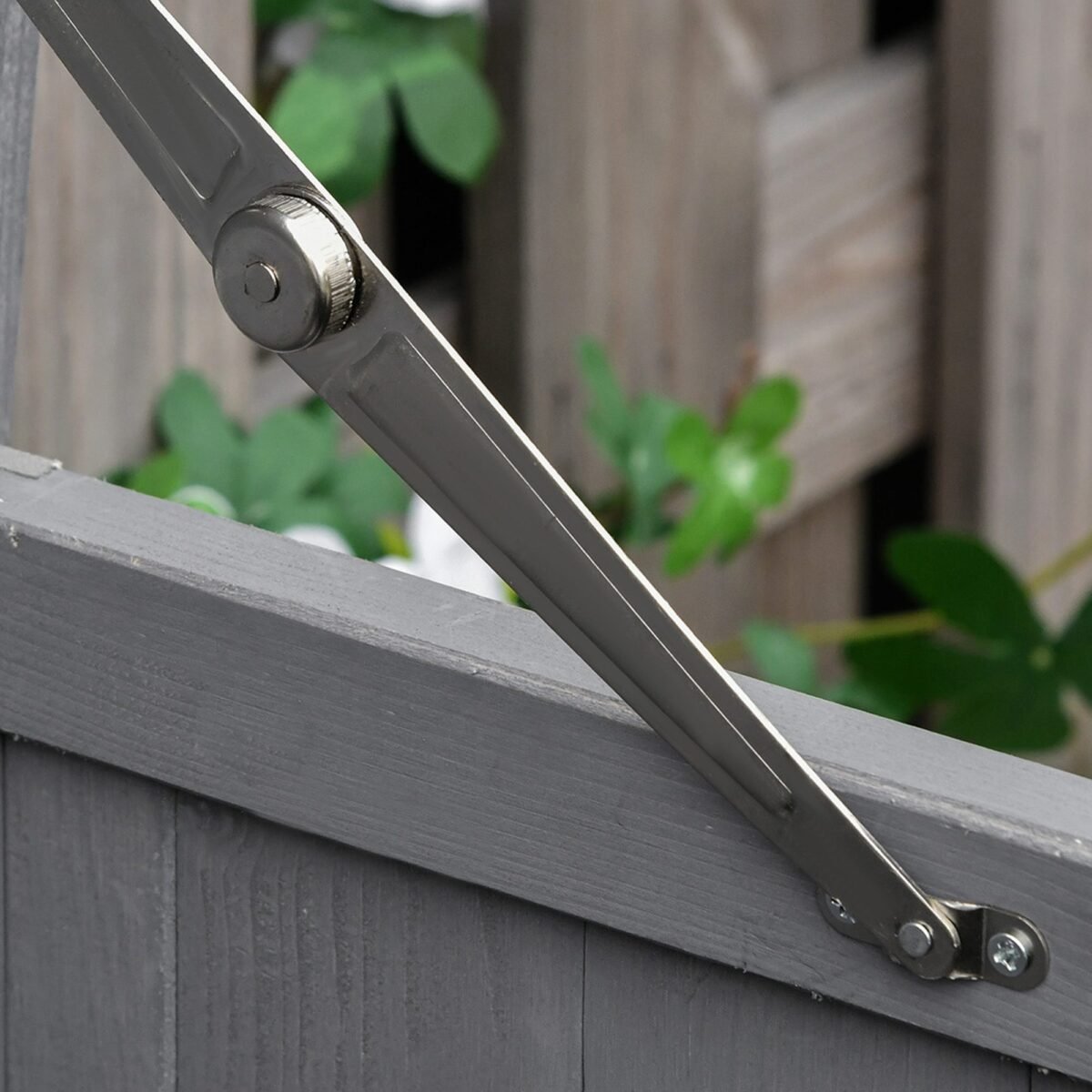 Sodo įrankių spinta su pakeliamu dangčiu atspari oro sąlygoms