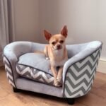 Minkšta šuns sofa su mediniu rėmu