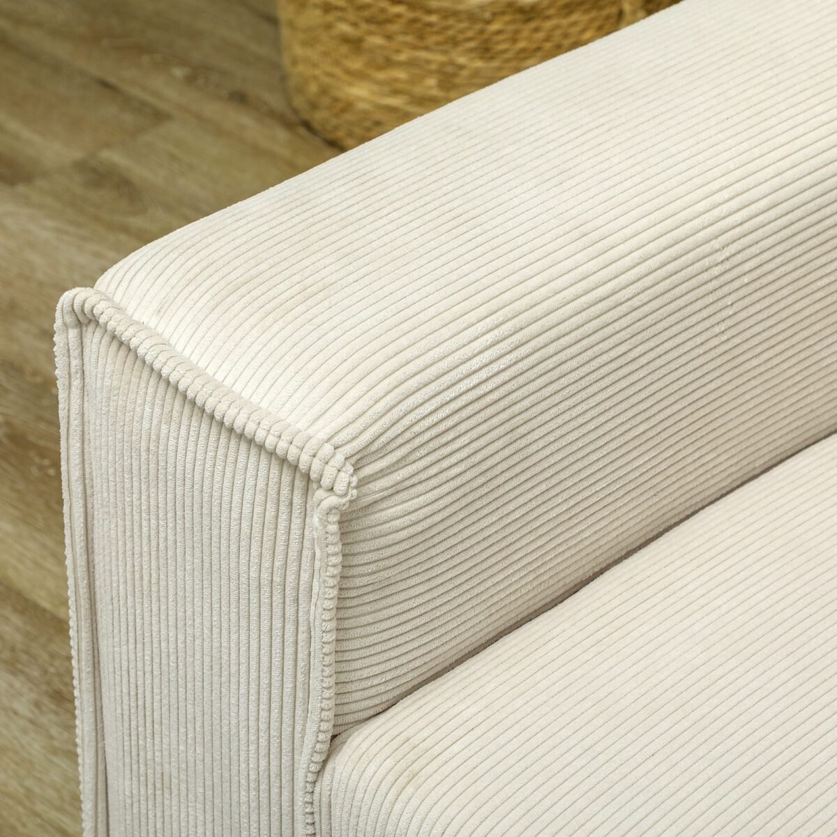 Moderni trijų vietų kordinė sofa